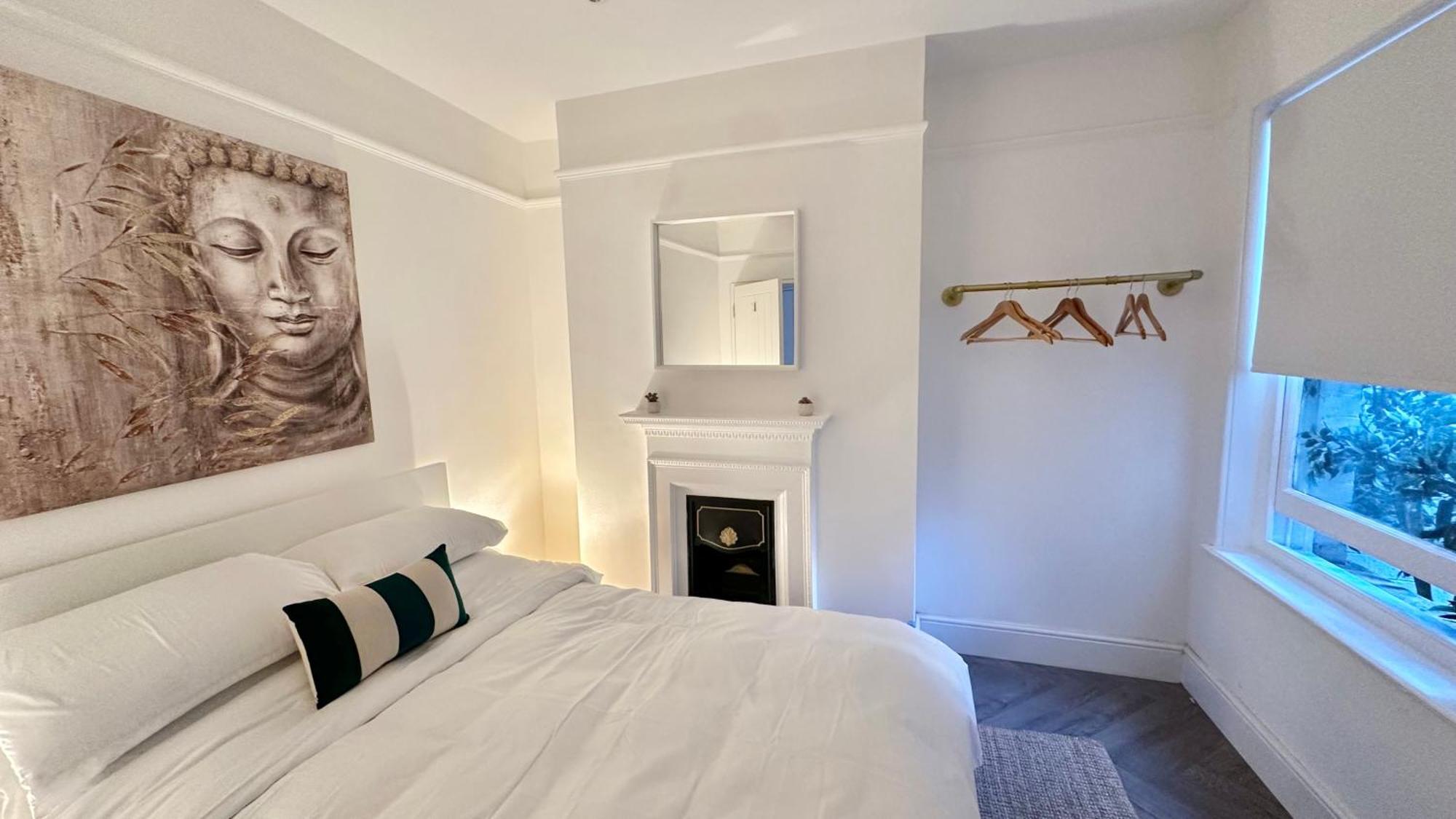 New 2 Bed Mansion Flat In Chinatown!