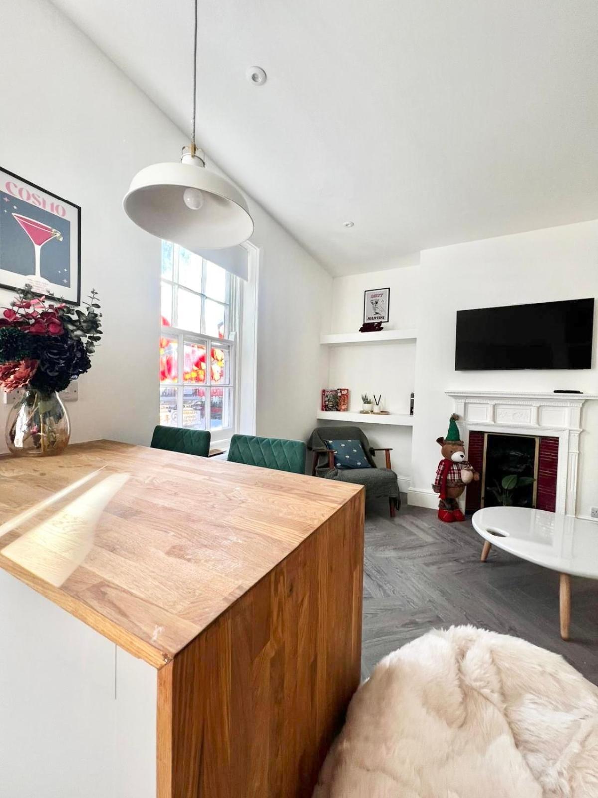New 2 Bed Mansion Flat In Chinatown! Appartamento Londra